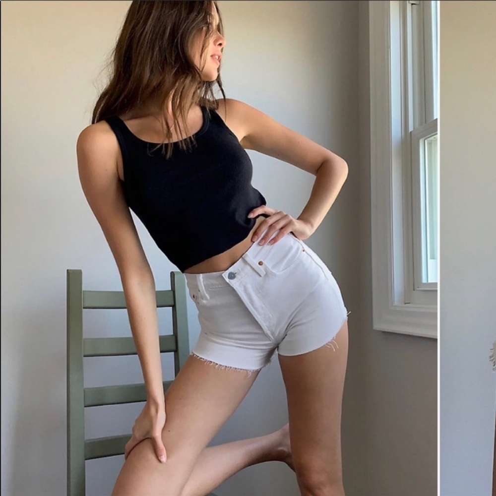Levi’s White High Rise Ribcage Shorts Size 25 - Picture 4 of 6